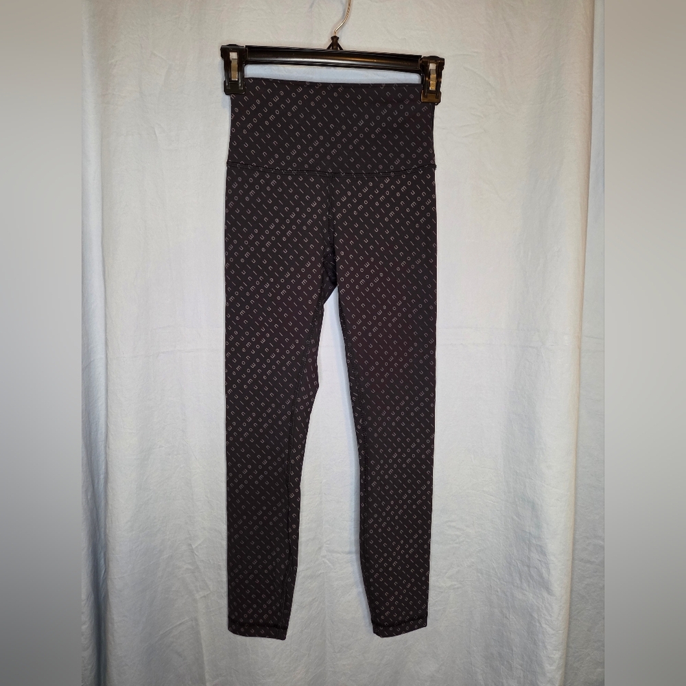 Lululemon Wunder Train HR Tight 25" in Mirror Black Multi Wordmark- Size 4
